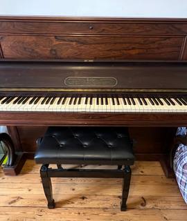 Instruments de musique Piano droit ancien en bois massif