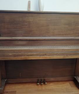 Instruments de musique piano ancien, cadre en bois