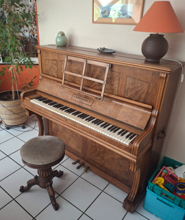 Instruments de musique piano droit - cadre en bois - Problème pour accorder