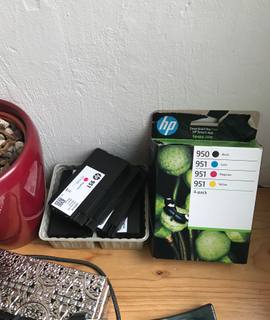 Informatique cartouches encre 950 et 951 neuves pour imprimante HP