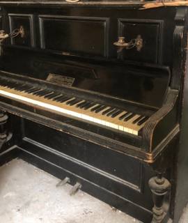 Instruments de musique piano ancien