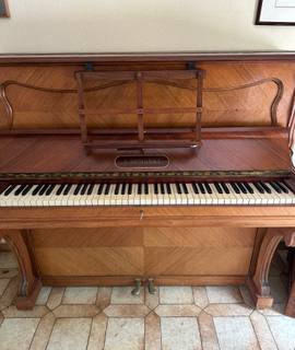 Instruments de musique piano droit d'étude