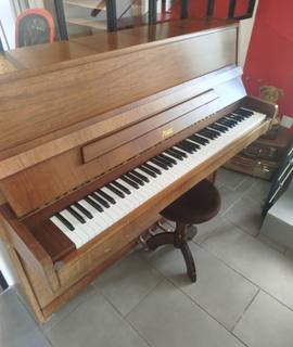 Instruments de musique piano marron à donner