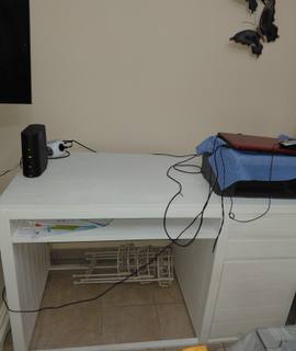 Informatique grand bureau  blanc tres propre impeccable  long 1m30