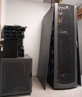 Informatique 2 baies informatiques, hauteur 72 cm et 200 cm