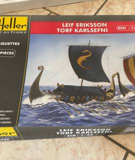 Jeux, Jouets maquette de 2 bateaux en plastique