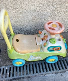 Jeux, Jouets petit camion trotteur