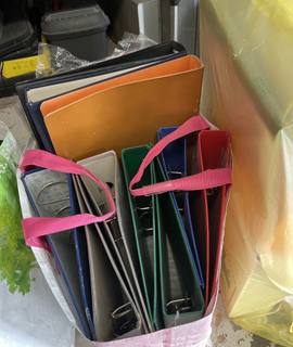 Livres-Revues lot de plusieurs classeurs