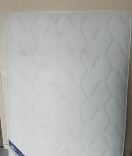Literie un matelas et un sommier tapissier 140/190 cm