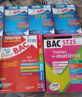 Livres-Revues lot de livres ST2S