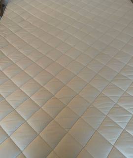 Literie matelas mousse peu utilisé et en très bon état (140x 190 cm).