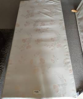 Literie sommiers/Matelas/Couettes