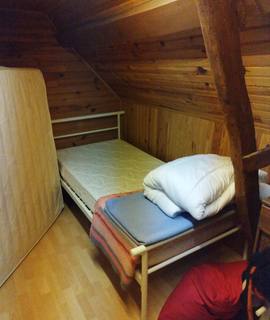 Literie de 2 matelas de une personne et 2 matelas de 2 personnes en excellent état