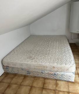 Literie sommier tapissier + matelas 140