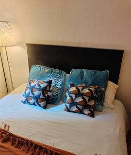 Literie tête de lit en bois noir