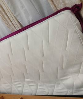 Literie lit de 160 à lattes et matelas de bonne qualité et propre