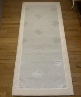 Literie un sommier tapissier simple 190/90 en bon état