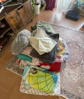 Literie lot divers : 2 COUETTES serviette housse de couette  housse coussin couette etc