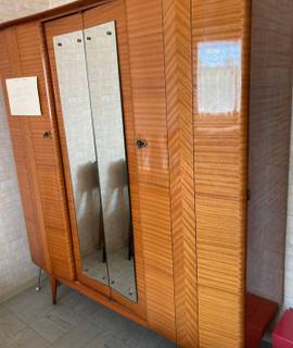 Meubles armoire et chevet assorti