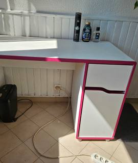 Meubles petit bureau blanc avec bord rose