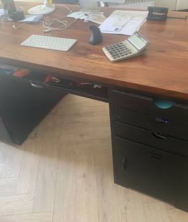 Meubles 4 tables de bureaux et table basse