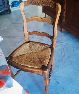 Meubles quatre chaises provençales