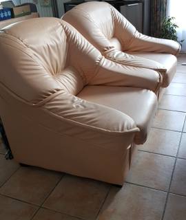 Meubles deux fauteuils simili cuir