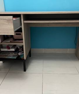 Meubles bureau en bois en bon état