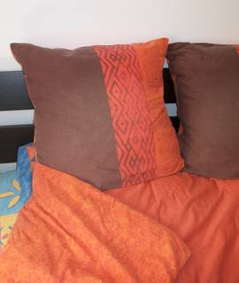 Meubles un lit en 160cm (avec commode et bureau si possible)