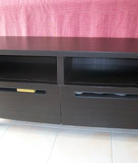 Meubles une petite commode et un lit en 160 peu utilisé