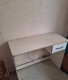 Meubles petit bureau et commode