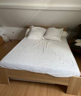 Meubles lit et matelas en 140 + tiroir sous le lit ,  très  bon état .