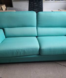 Meubles un canapé 3 places textile vert