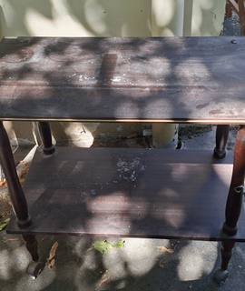 Meubles table tv vintage avec roulettes et dorures marron
