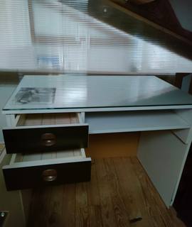 Meubles bureau blanc avec vitre de protection