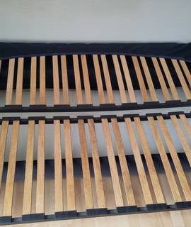 Meubles un clicclac (sans matelas) : sommier à lattes et coffre en bon état