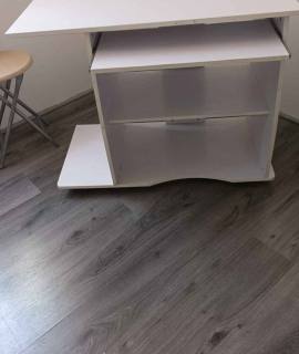 Meubles bureau blanc sur roulettes en bon état