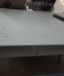 Meubles une table basse blanche