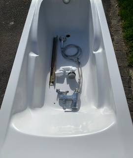 Meubles baignoire blanche