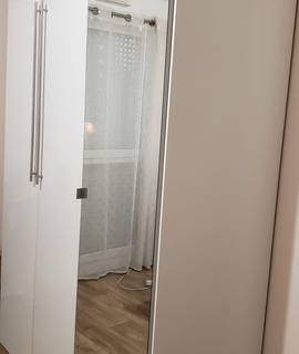 Meubles 1 grande armoire (avec penderie) à vêtements