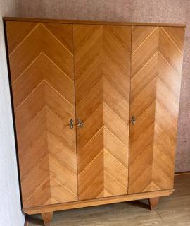 Meubles armoire ancienne 3 portes.