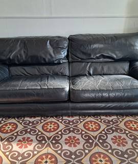 Meubles canapé qui cherche une nouvelle vie