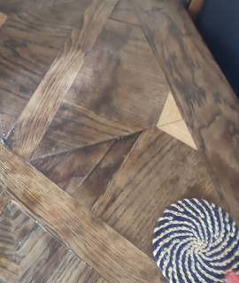 Meubles table de 18 personnes.