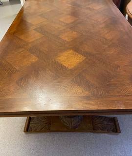 Meubles table en bois massif chêne bon état.