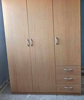 Meubles uRGENT DON  Armoire Hauteur 1.90m Longeur 1.30m Pronfondeur 0.55m