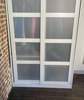 Meubles 2 sommiers de une personne    et un clic clac en tissu  gris