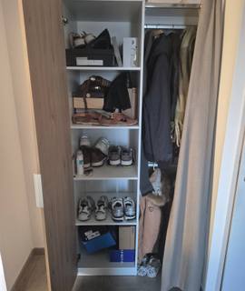 Meubles meuble un coté penderie et un côté étagère