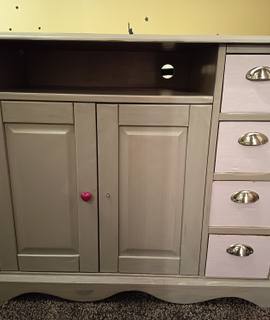 Meubles ancien meuble TV en pin customise pour chambre enfant.