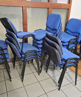 Meubles chaises en l'état