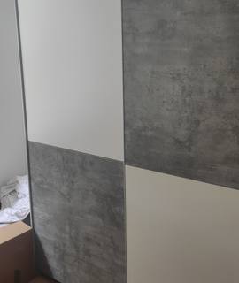 Meubles armoire très bon état. A venir démonter et à enporter.